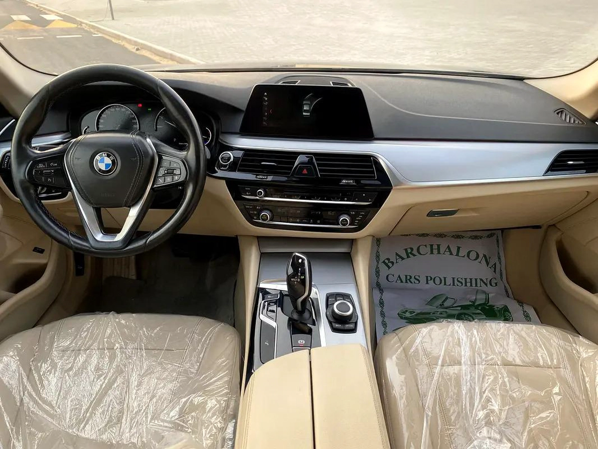 BMW 5-Series 520i-3-3