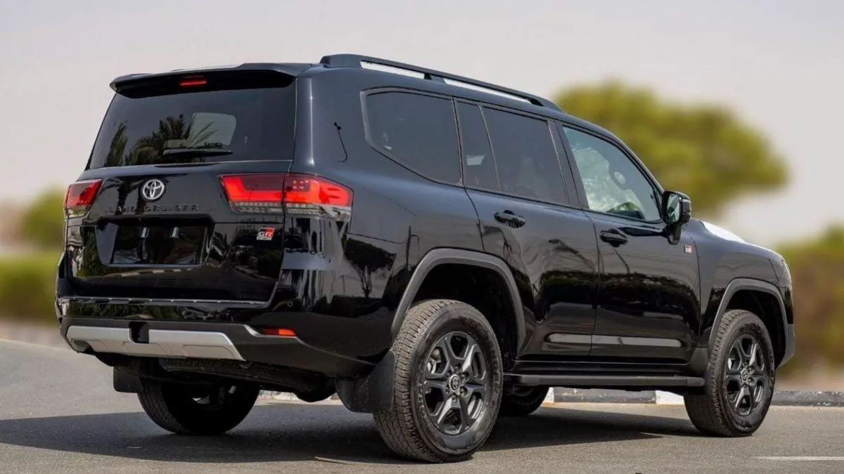 Toyota Land Cruiser GR SPORT 3.3D AT MY2023 – BLACK-3-0