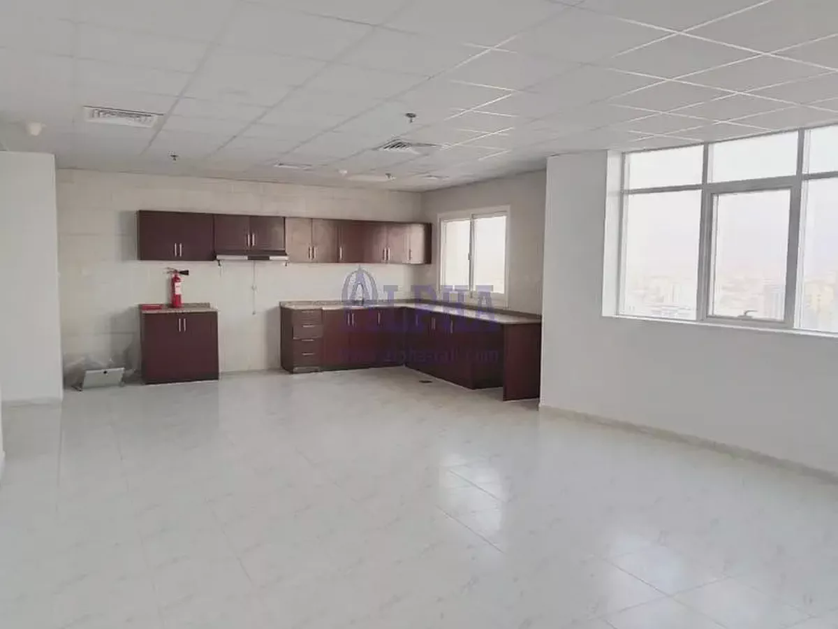 RAK Tower | 1 Bedroom High Floor | Sea View-2-2