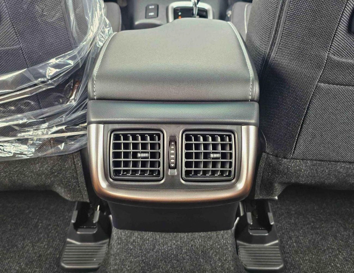 Toyota Hilux SR5 TRD WOOD INTERIOR W VISOR / BLIND SPOT / DIFFLOCK / DVD+CAMERA (CODE # H6A)-13-13