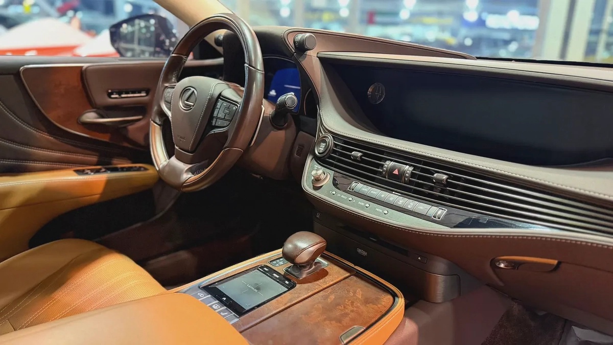 Lexus LS 500 Prestige 2020 - GCC Specs - PPF -Full Service History -  Perfect Condition-3-3
