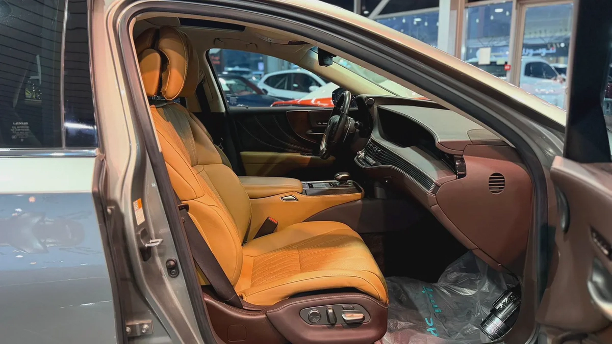 Lexus LS 500 Prestige 2020 - GCC Specs - PPF -Full Service History -  Perfect Condition-5-5