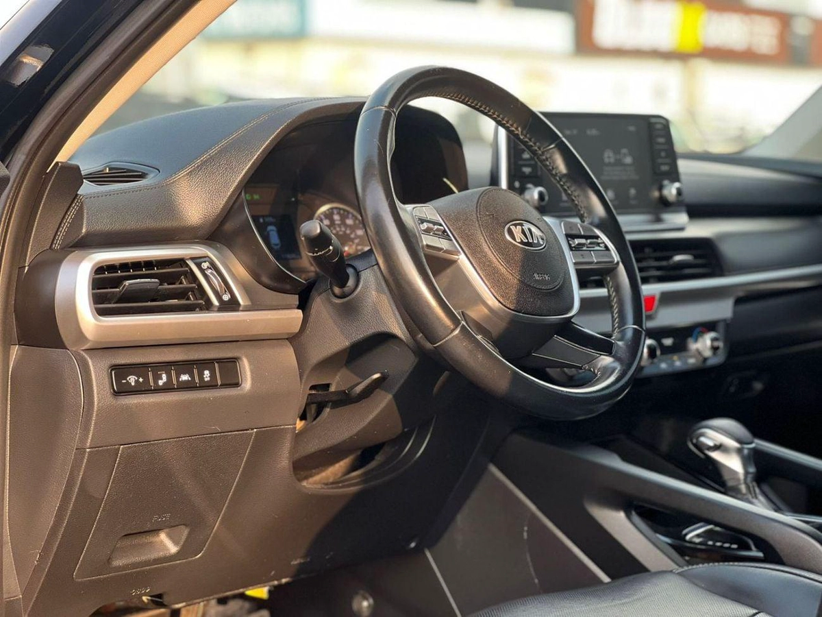 Kia Telluride 2020 Kia Telluride LX  3.8L V6 - Rear Camera & Sensor  - Leather Seats  With Rims --10-0