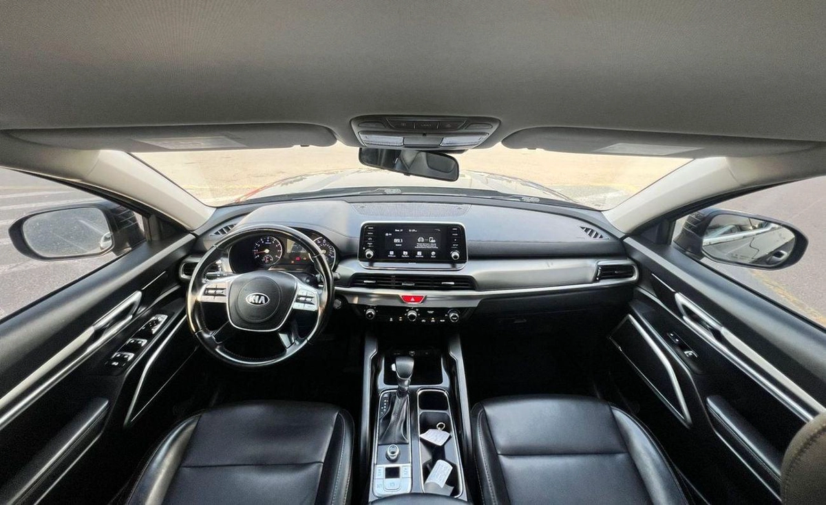 Kia Telluride 2020 Kia Telluride LX  3.8L V6 - Rear Camera & Sensor  - Leather Seats  With Rims --8-0