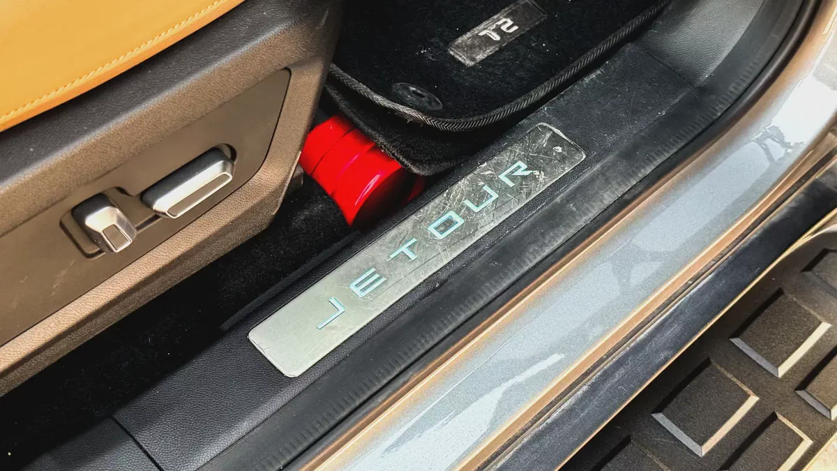 Jetour T2 Luxury 2.0L Turbo 4 Cylinders GCC Full Service History-13-13