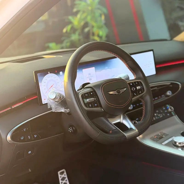 Genesis GV70 2025 | Korean Specs | Clean Title | 20K KM | White | جينسس GV70 2025
