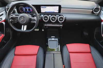 A200 AMG - GCC SPECS - UNDER WARRANTY / SERVICE CONTRACT 105,000 KM FROM GARGASH - ACCIDENT FREE --13
