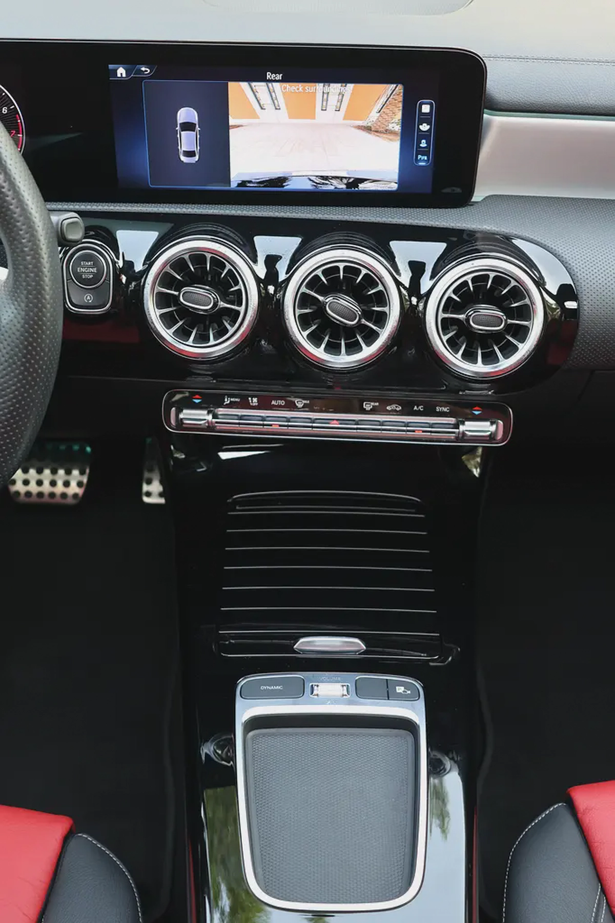 A200 AMG - GCC SPECS - UNDER WARRANTY / SERVICE CONTRACT 105,000 KM FROM GARGASH - ACCIDENT FREE --12-12