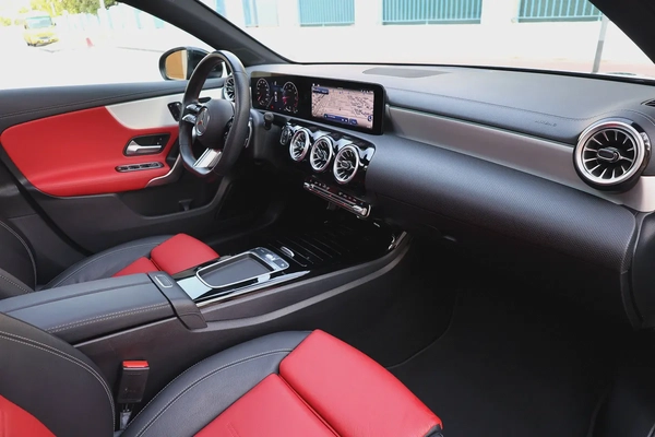 A200 AMG - GCC SPECS - UNDER WARRANTY / SERVICE CONTRACT 105,000 KM FROM GARGASH - ACCIDENT FREE -