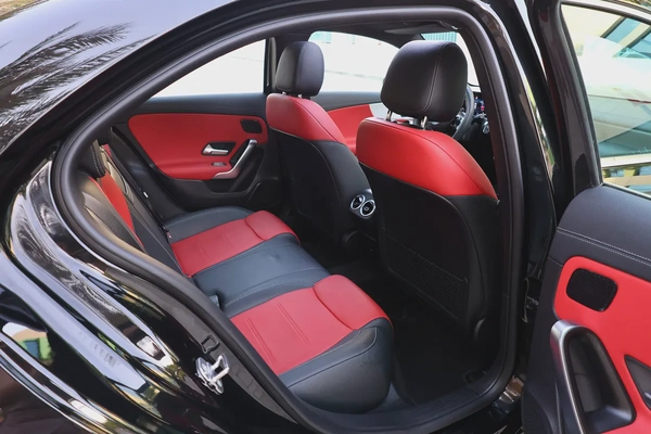 A200 AMG - GCC SPECS - UNDER WARRANTY / SERVICE CONTRACT 105,000 KM FROM GARGASH - ACCIDENT FREE -