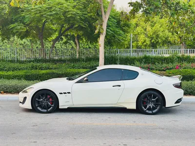 2014 Maserati GranTurismo Sport GCC | 4.7L V8 460 HP | Sport Skyhook Suspension | Red Carbon Fiber I-11