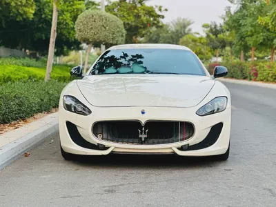 2014 Maserati GranTurismo Sport GCC | 4.7L V8 460 HP | Sport Skyhook Suspension | Red Carbon Fiber I-14