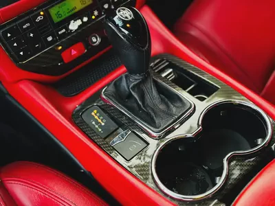 2014 Maserati GranTurismo Sport GCC | 4.7L V8 460 HP | Sport Skyhook Suspension | Red Carbon Fiber I-16