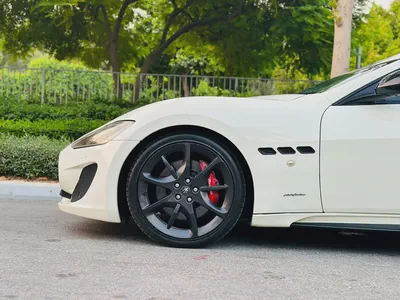 2014 Maserati GranTurismo Sport GCC | 4.7L V8 460 HP | Sport Skyhook Suspension | Red Carbon Fiber I-6