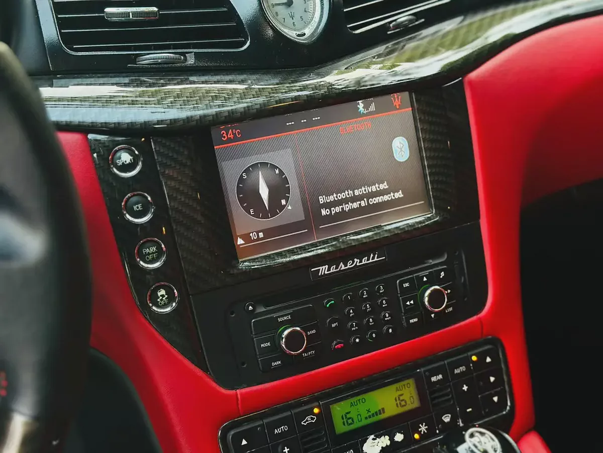 2014 Maserati GranTurismo Sport GCC | 4.7L V8 460 HP | Sport Skyhook Suspension | Red Carbon Fiber I-10-10