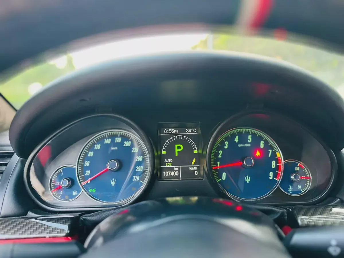 2014 Maserati GranTurismo Sport GCC | 4.7L V8 460 HP | Sport Skyhook Suspension | Red Carbon Fiber I-12-12