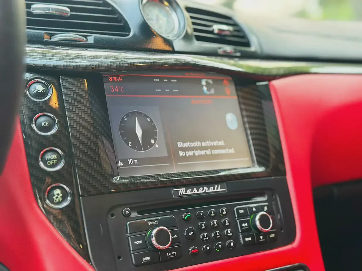 2014 Maserati GranTurismo Sport GCC | 4.7L V8 460 HP | Sport Skyhook Suspension | Red Carbon Fiber I-13-13