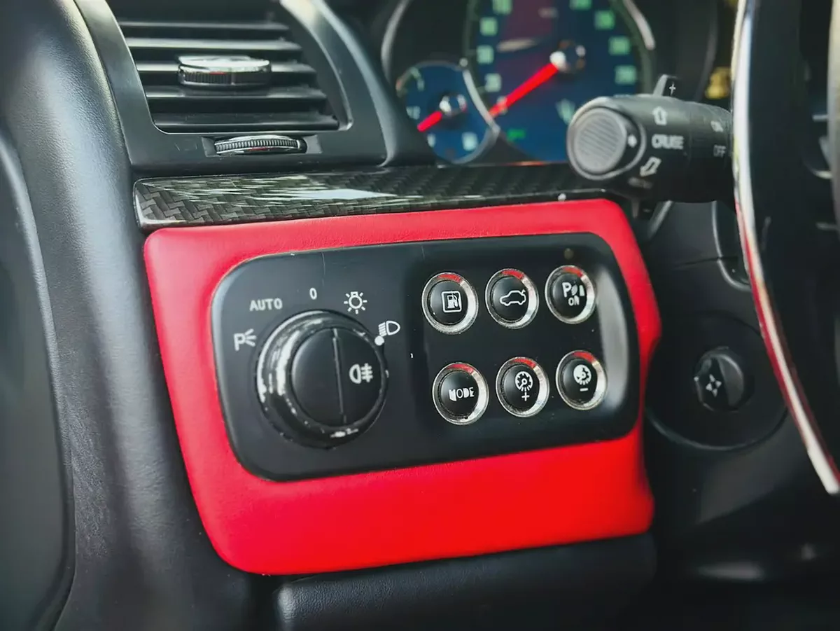 2014 Maserati GranTurismo Sport GCC | 4.7L V8 460 HP | Sport Skyhook Suspension | Red Carbon Fiber I-17-17