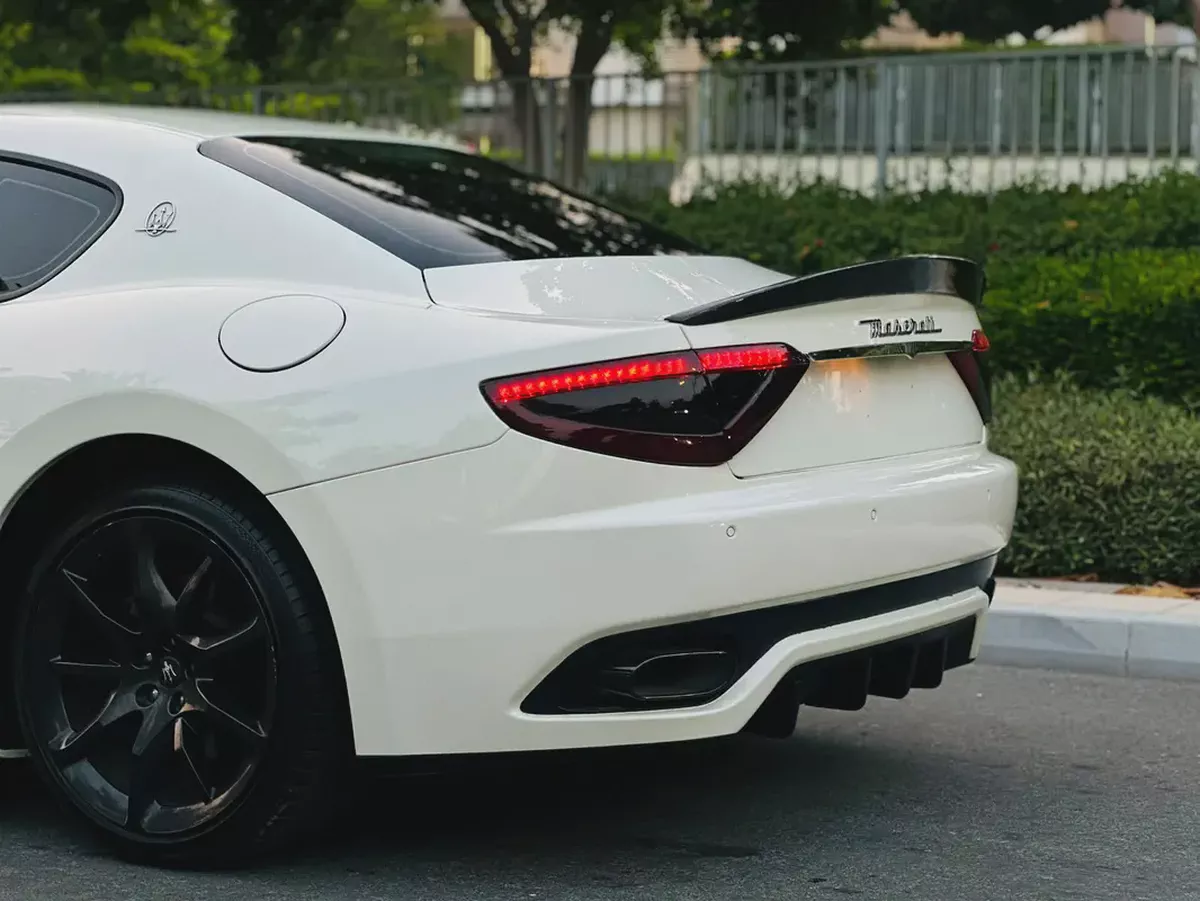 2014 Maserati GranTurismo Sport GCC | 4.7L V8 460 HP | Sport Skyhook Suspension | Red Carbon Fiber I-2-2