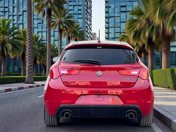 AED 436 P.M | Alfa Romeo Giulietta Veloce 2019 - GCC Specs