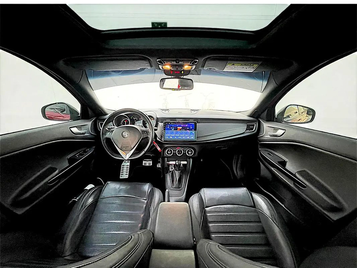 AED 436 P.M | Alfa Romeo Giulietta Veloce 2019 - GCC Specs-16-16