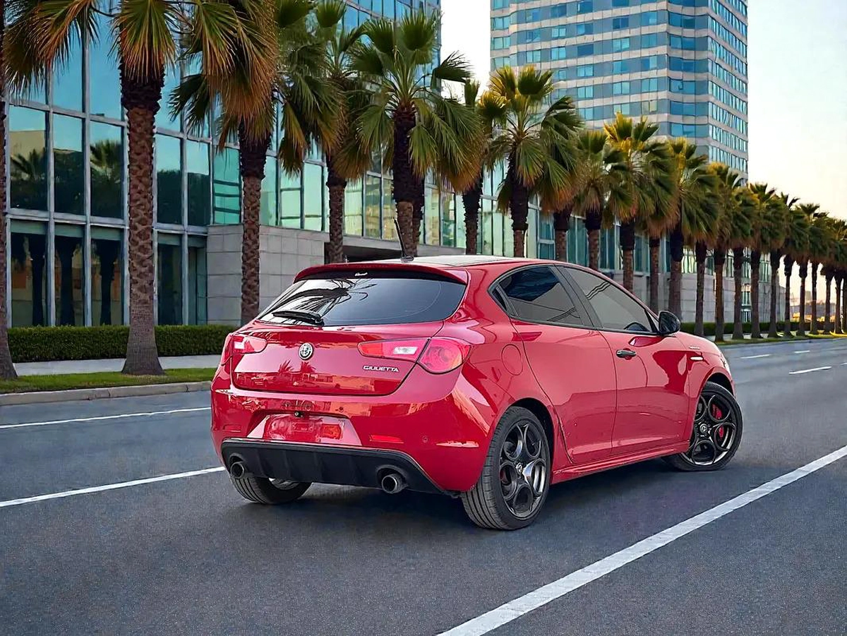 AED 436 P.M | Alfa Romeo Giulietta Veloce 2019 - GCC Specs-6-6