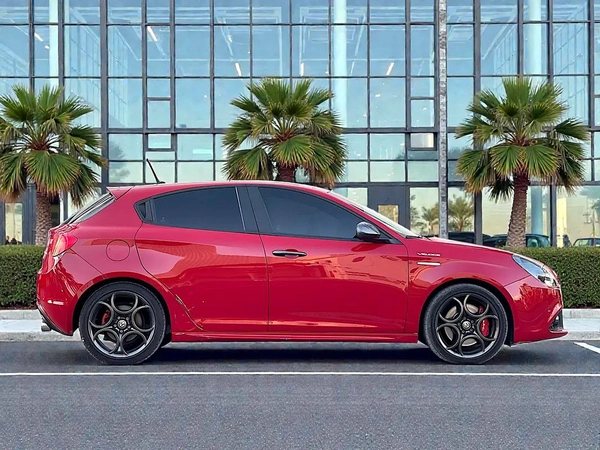 AED 436 P.M | Alfa Romeo Giulietta Veloce 2019 - GCC Specs