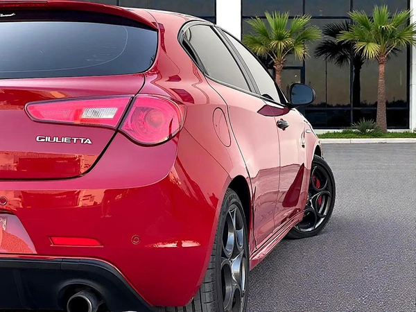 AED 436 P.M | Alfa Romeo Giulietta Veloce 2019 - GCC Specs