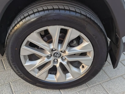 2023 Toyota Rav 4 XLE Premium 4X4 - American Specs - GCC Ready!-12
