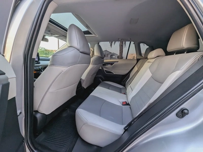 2023 Toyota Rav 4 XLE Premium 4X4 - American Specs - GCC Ready!-13