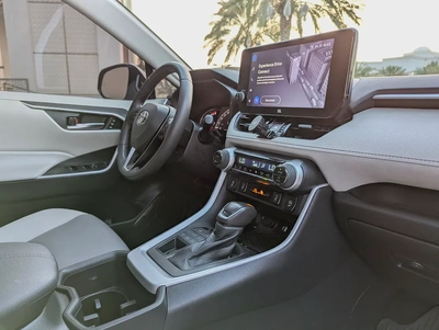 2023 Toyota Rav 4 XLE Premium 4X4 - American Specs - GCC Ready!-4