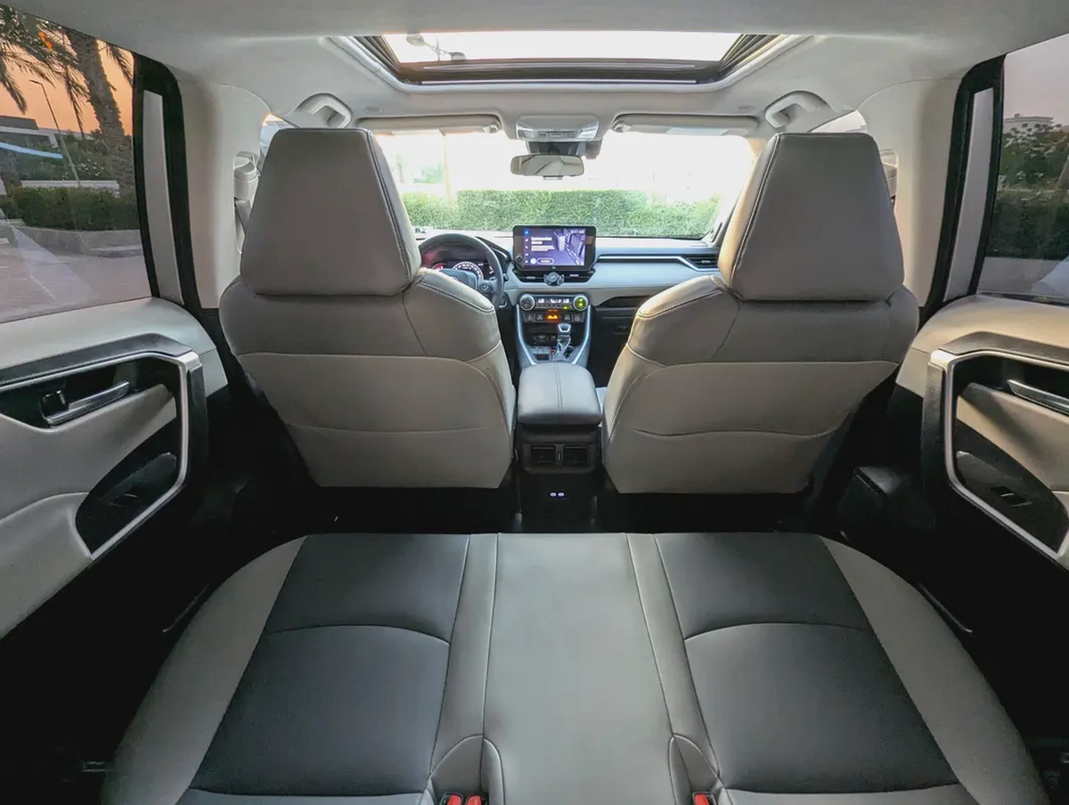 2023 Toyota Rav 4 XLE Premium 4X4 - American Specs - GCC Ready!