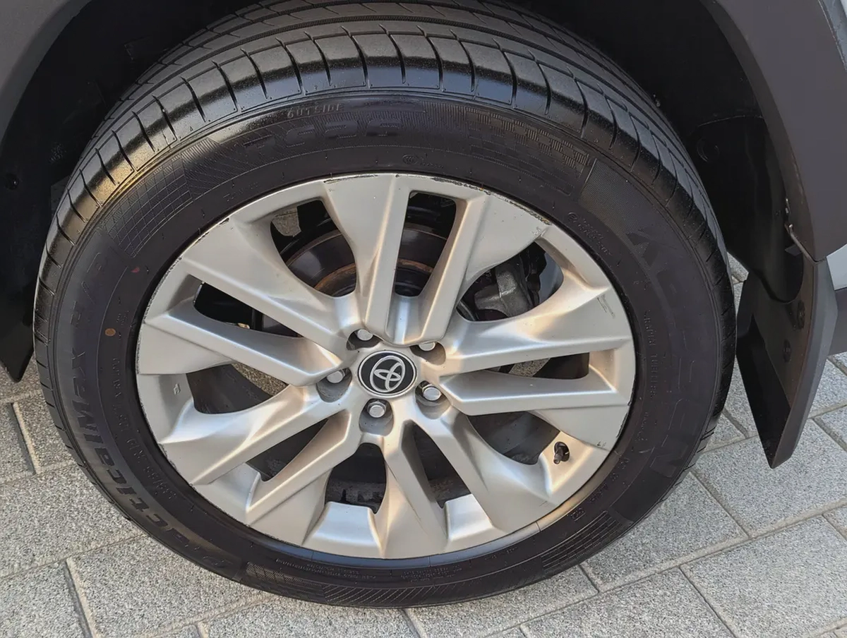 2023 Toyota Rav 4 XLE Premium 4X4 - American Specs - GCC Ready!