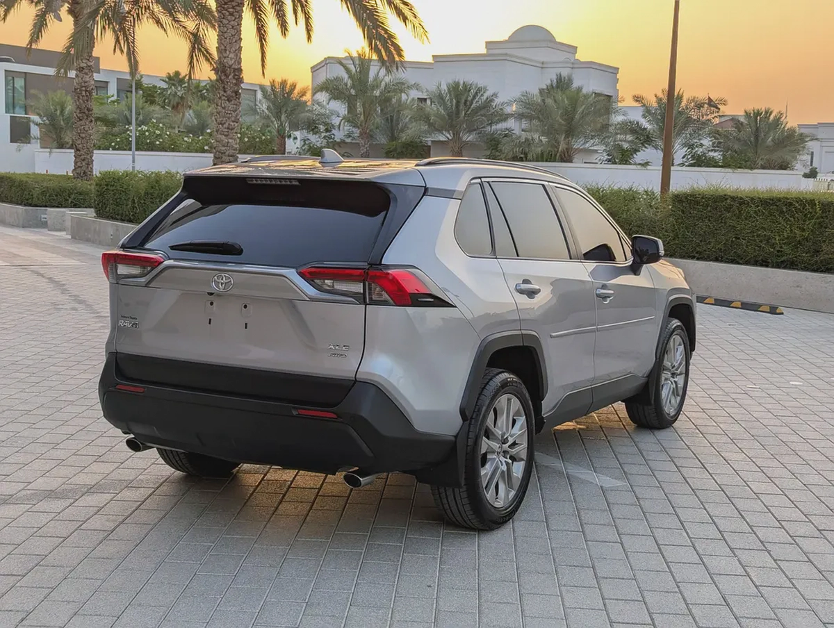 2023 Toyota Rav 4 XLE Premium 4X4 - American Specs - GCC Ready!