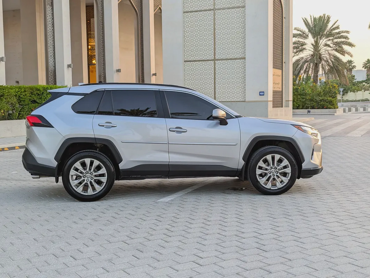 2023 Toyota Rav 4 XLE Premium 4X4 - American Specs - GCC Ready!