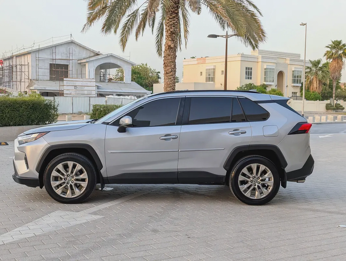2023 Toyota Rav 4 XLE Premium 4X4 - American Specs - GCC Ready!