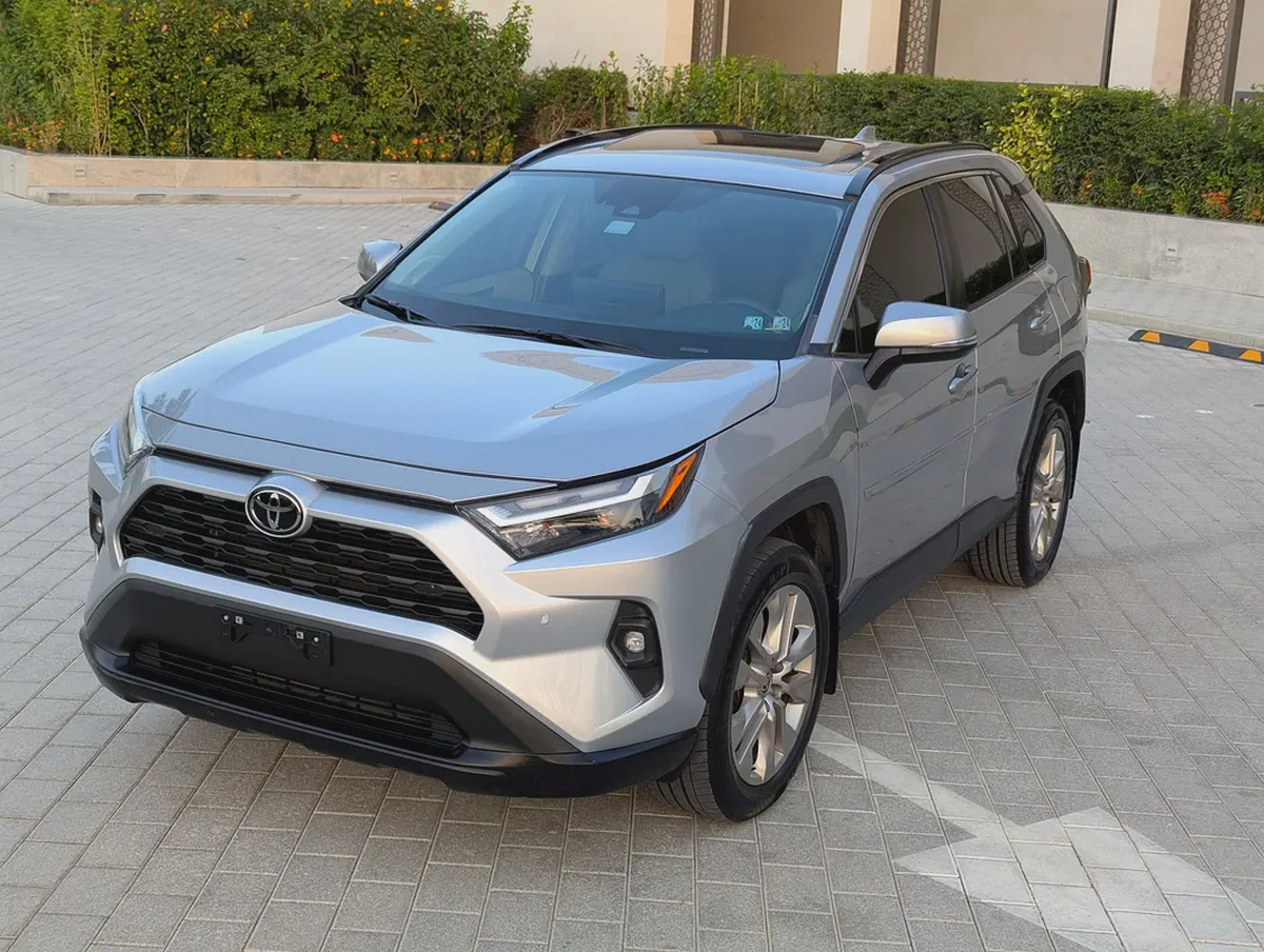 2023 Toyota Rav 4 XLE Premium 4X4 - American Specs - GCC Ready!