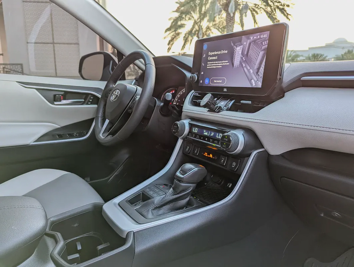 2023 Toyota Rav 4 XLE Premium 4X4 - American Specs - GCC Ready!