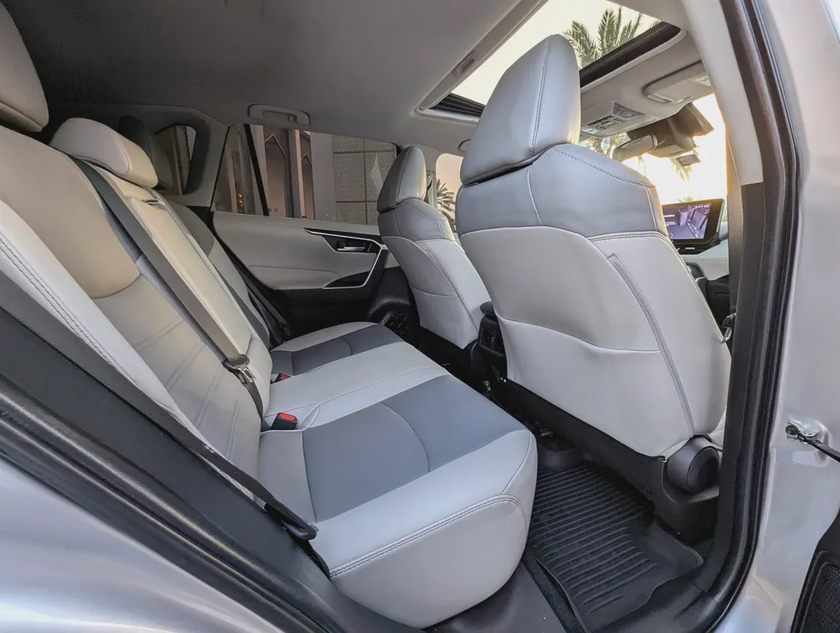 2023 Toyota Rav 4 XLE Premium 4X4 - American Specs - GCC Ready!