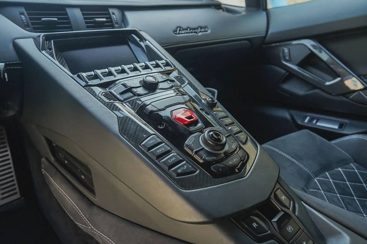Lamborghini Aventador 2018-2-2