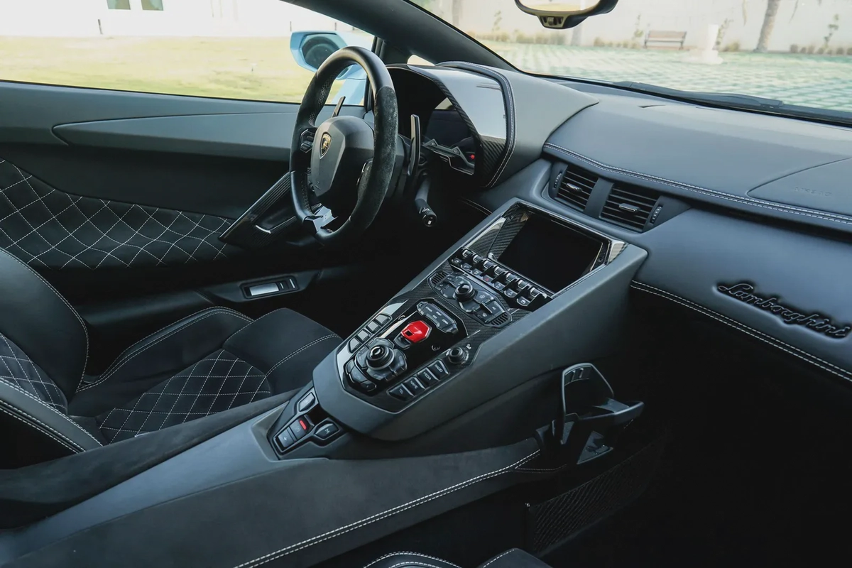 Lamborghini Aventador 2018-10-10