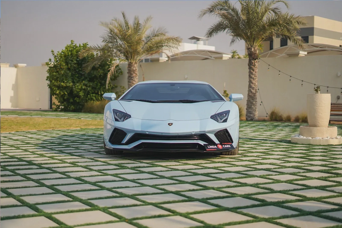 Lamborghini Aventador 2018-12-12