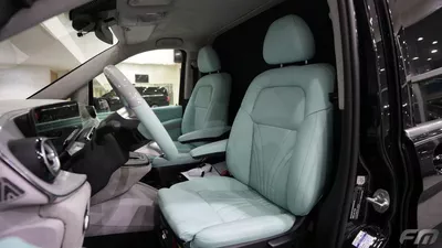 Mercedes Benz V300 VIP BUSINESS VAN –  FULL LUXURY OPTION | BRAND NEW | GCC | 2025-16