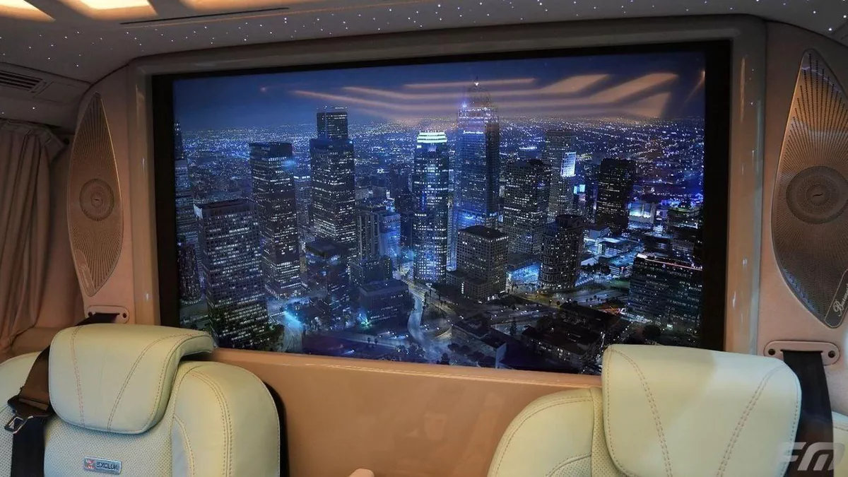 Mercedes Benz V300 VIP BUSINESS VAN –  FULL LUXURY OPTION | BRAND NEW | GCC | 2025-12-0