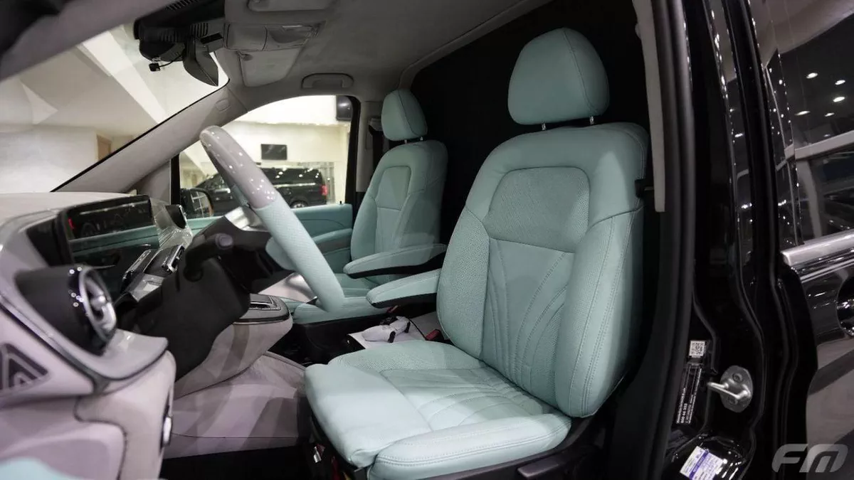 Mercedes Benz V300 VIP BUSINESS VAN –  FULL LUXURY OPTION | BRAND NEW | GCC | 2025-16-0
