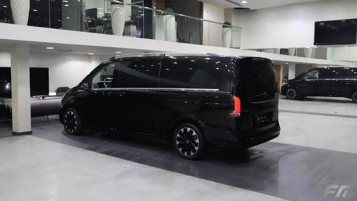 Mercedes Benz V300 VIP BUSINESS VAN –  FULL LUXURY OPTION | BRAND NEW | GCC | 2025-19-0