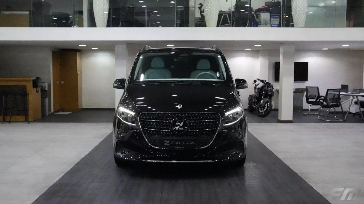 Mercedes Benz V300 VIP BUSINESS VAN –  FULL LUXURY OPTION | BRAND NEW | GCC | 2025-2-0