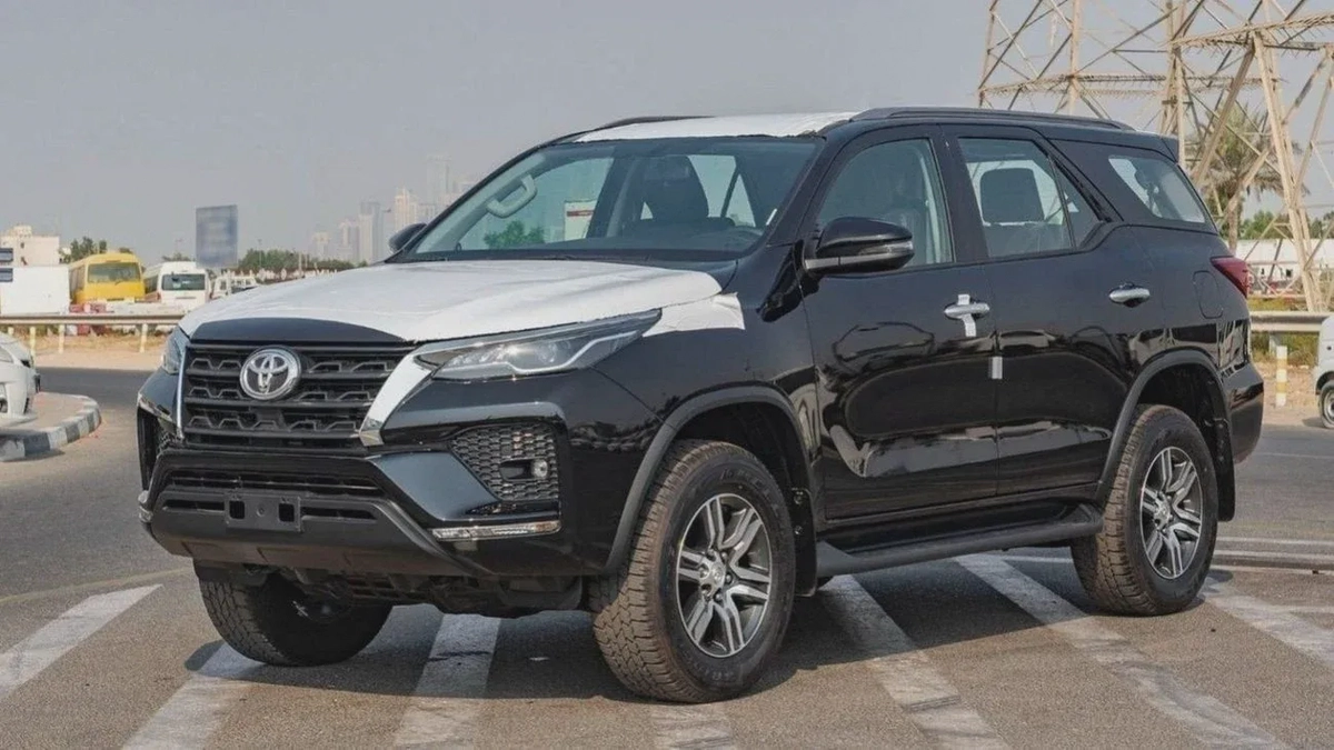TOYOTA FORTUNER EXR DIESEL 2026 – BLACK EXTERIOR