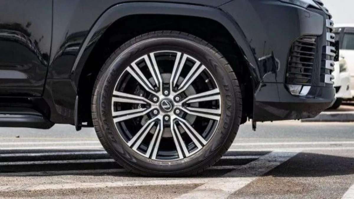Lexus LX600 SIGNATURE-12-0