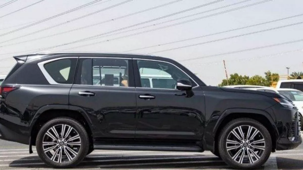 Lexus LX600 SIGNATURE-7-0